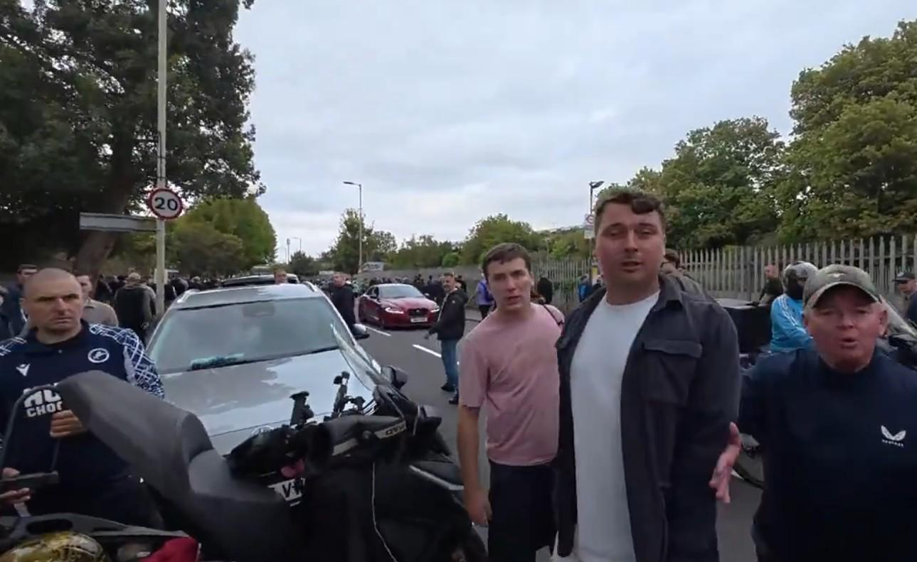 Góc Nhìn Net88: CĐV Millwall đánh một phóng viên và cướp thiết bị sau derb